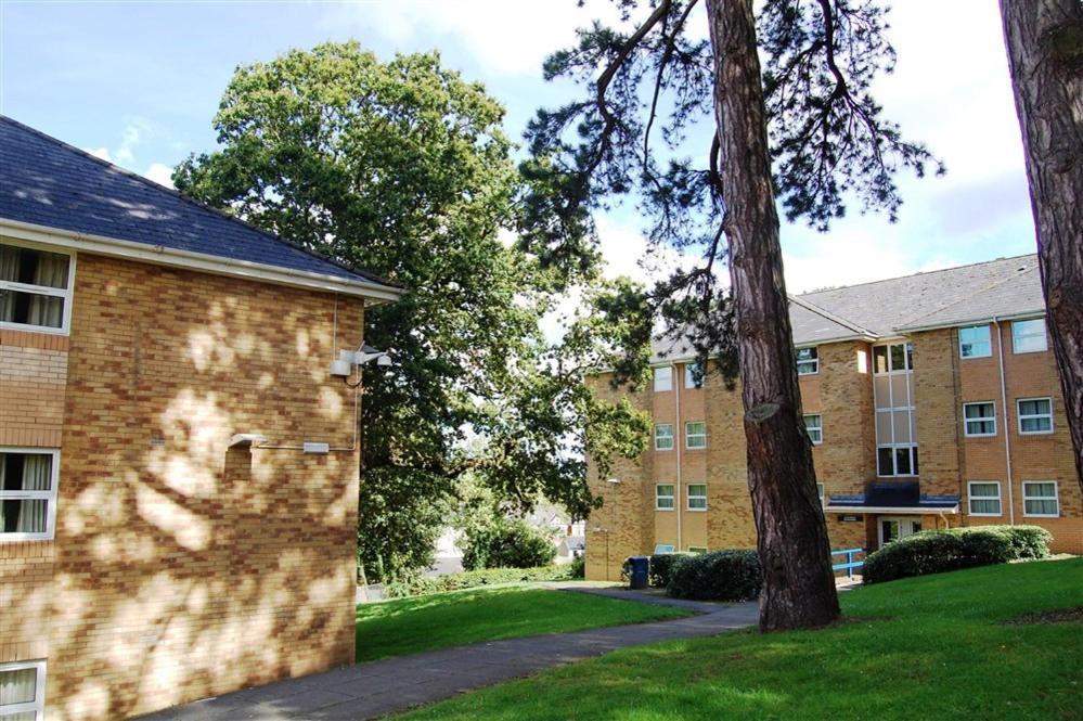 Plas Gwyn Halls, Cardiff Met University Kültér fotó